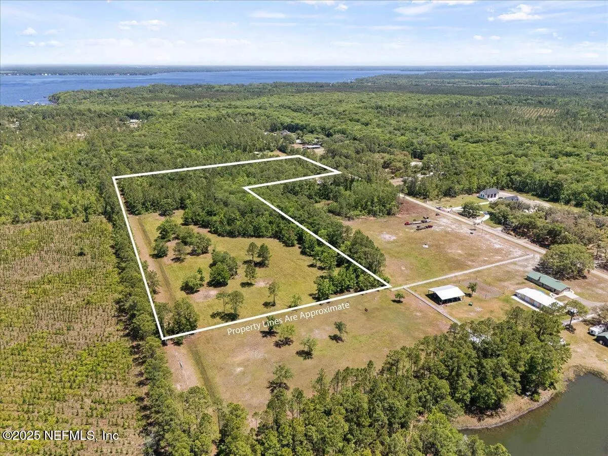 Palatka, FL 32043,244 PIONEER TRL