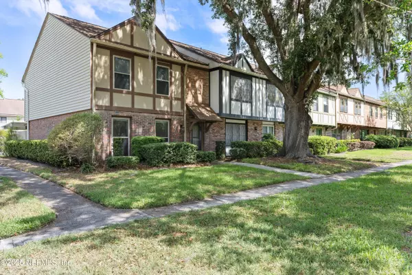 Jacksonville, FL 32217,8195 TRAFALGAR SQ