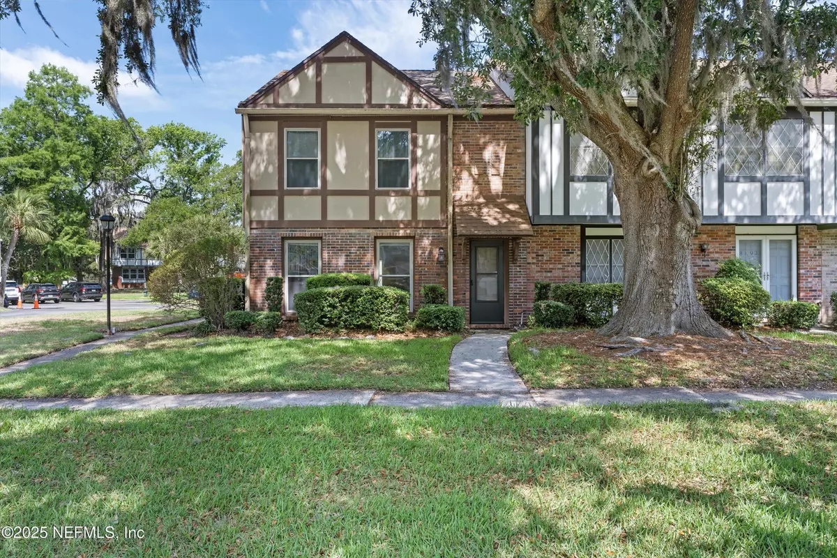 Jacksonville, FL 32217,8195 TRAFALGAR SQ
