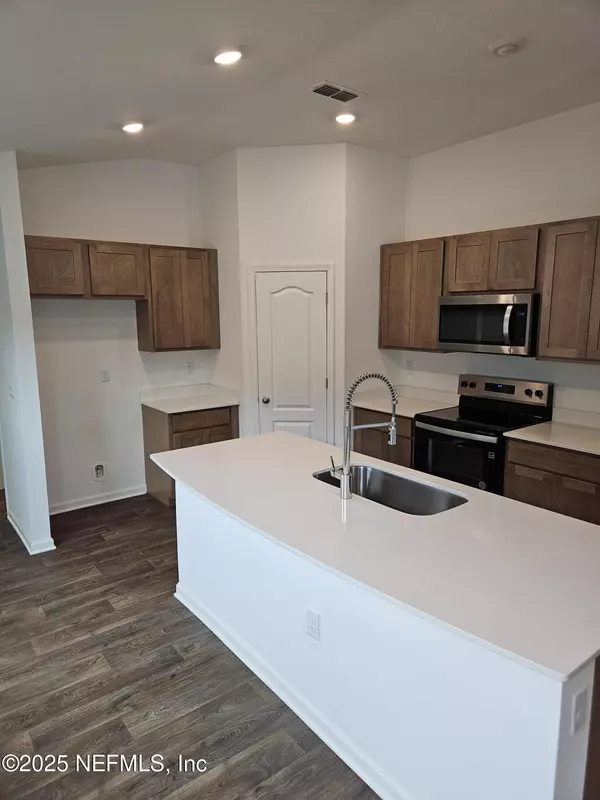 Jacksonville, FL 32218,12621 RUBBER FIG TER