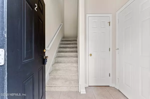 Jacksonville, FL 32256,7151 DEERFOOT POINT CIR #11-2