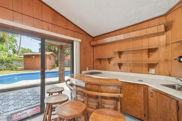 Orange Park, FL 32073,2166 CONSTITUTION DR