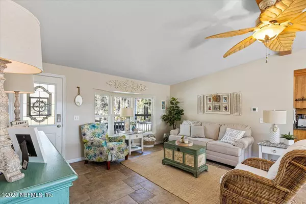 1418 PALM ST NE, Steinhatchee, FL 32359