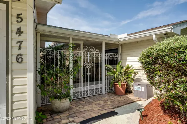 5476 WATERSIDE DR, Jacksonville, FL 32210