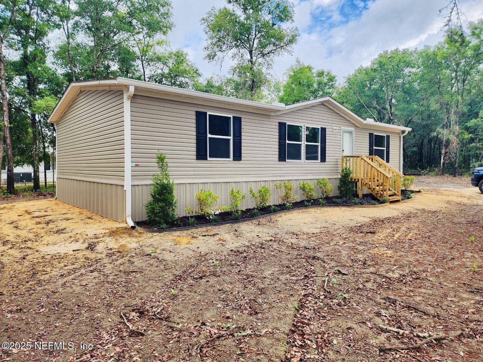 221 MALTAS AVE, Interlachen, FL 32148