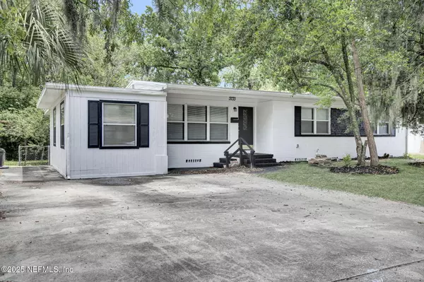 3733 CAMBAY PL, Jacksonville, FL 32210