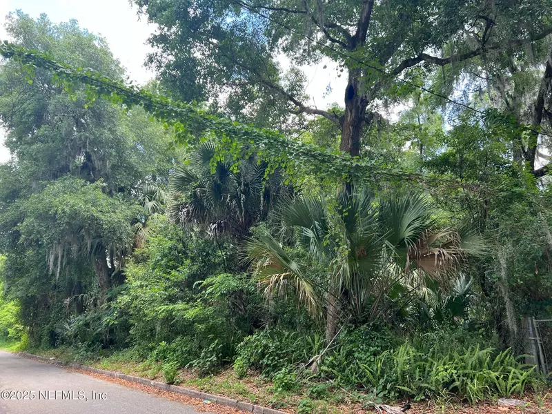 823 S 13TH ST, Palatka, FL 32177