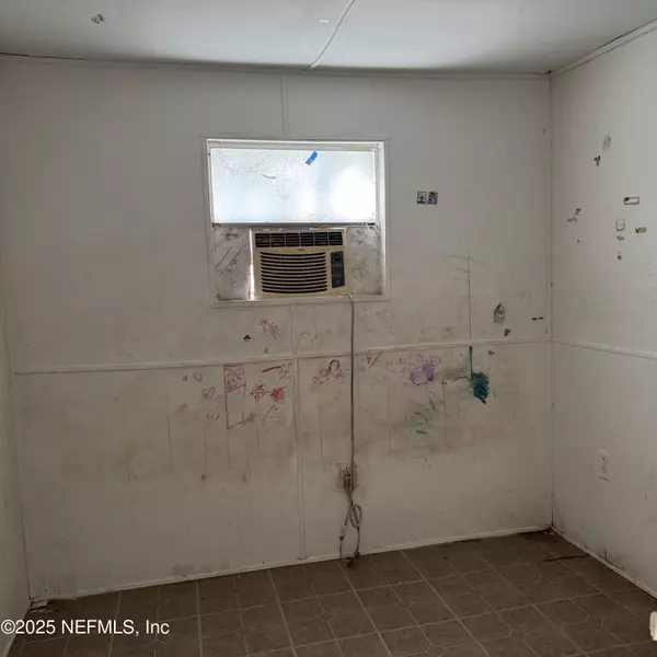 Interlachen, FL 32148,707 DAWN AVE