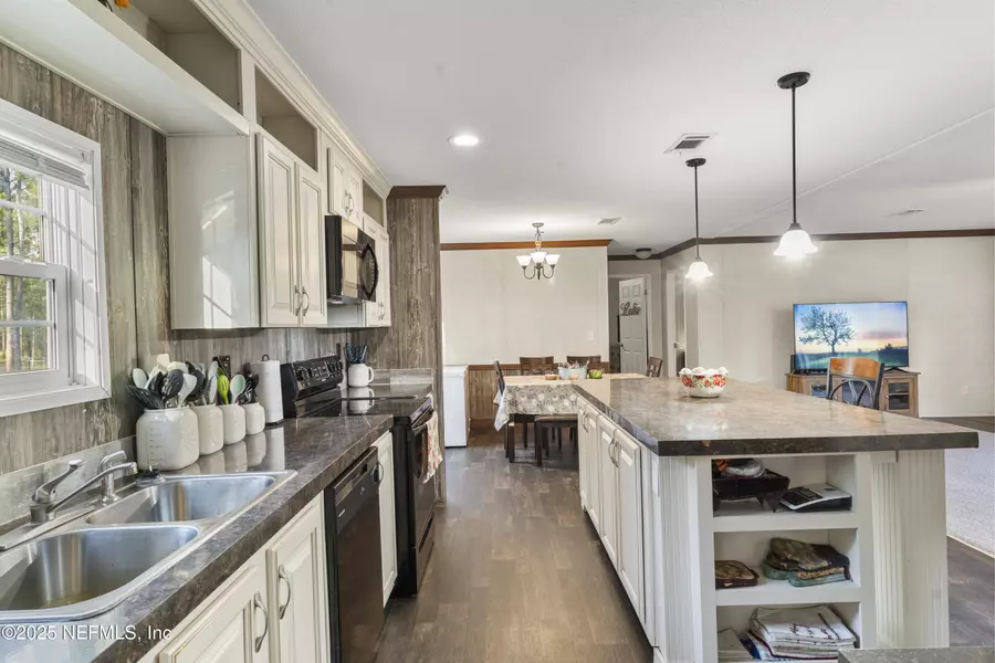 14310 BOYCE RD, Glen St. Mary, FL 32040
