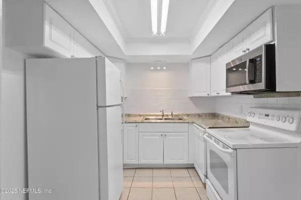 Jacksonville, FL 32217,6552 LA MIRADA DR E #7