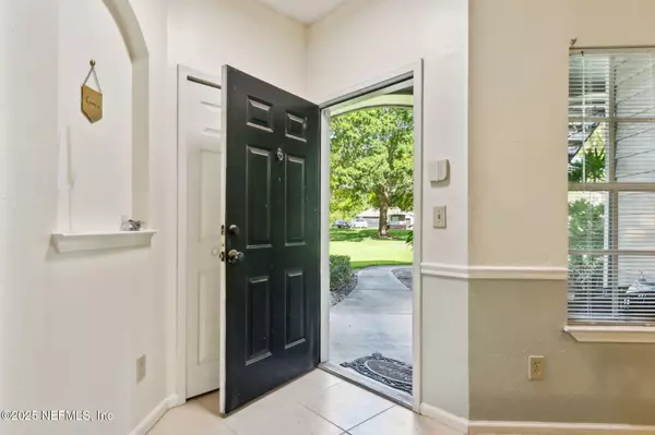 Jacksonville, FL 32246,10000 GATE Pkwy #414