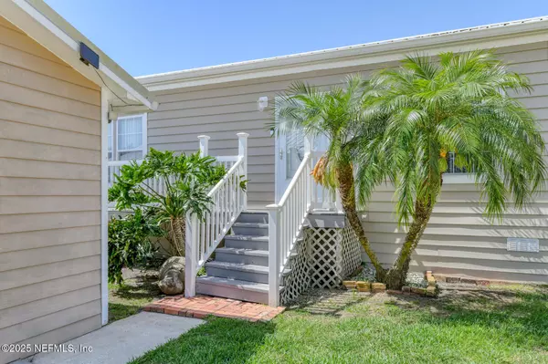 Welaka, FL 32193,156 MOONLITE DR