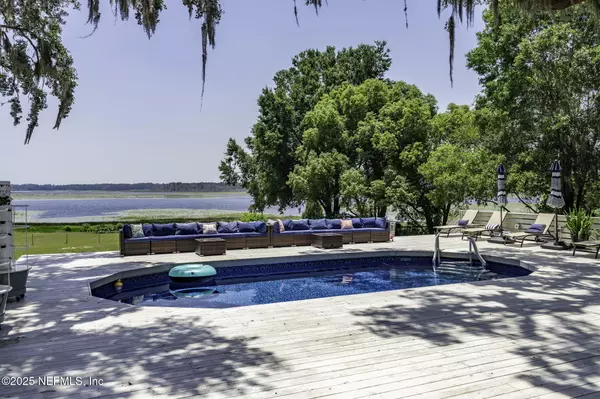Keystone Heights, FL 32656,561 SE LAKEVIEW DR