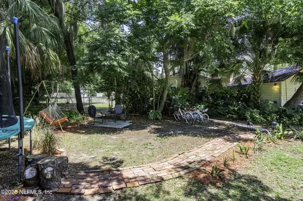 Keystone Heights, FL 32656,561 SE LAKEVIEW DR