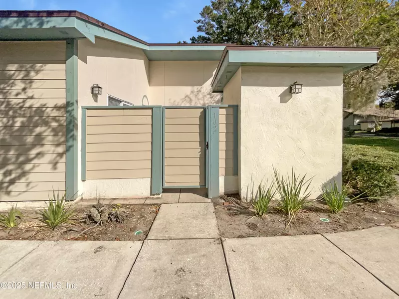 102 COURAGEOUS CT N #102, Jacksonville, FL 32233