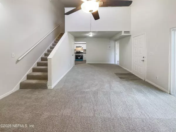 Jacksonville, FL 32233,102 COURAGEOUS CT N #102