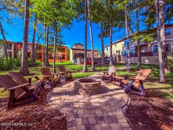 Jacksonville, FL 32217,8861 AMALFI CT