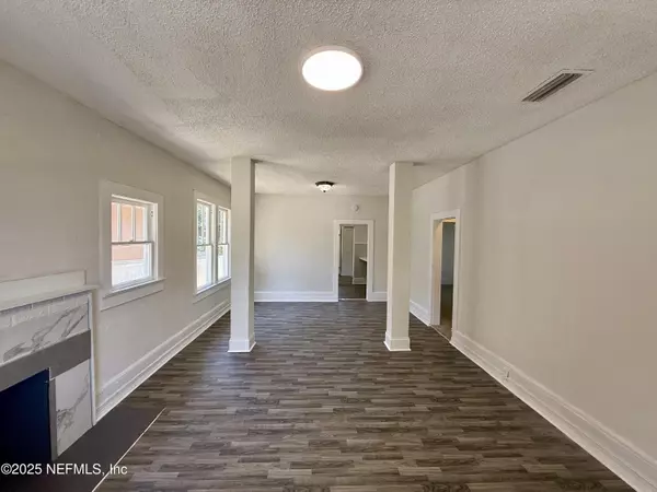 Jacksonville, FL 32208,725 CALVERT ST