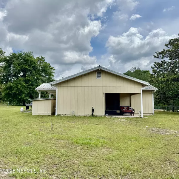Interlachen, FL 32148,200 3RD WAY