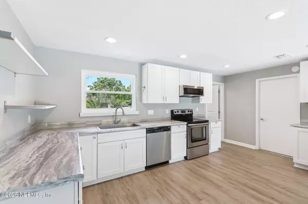 Jacksonville, FL 32216,7086 HOLIDAY HILL CT