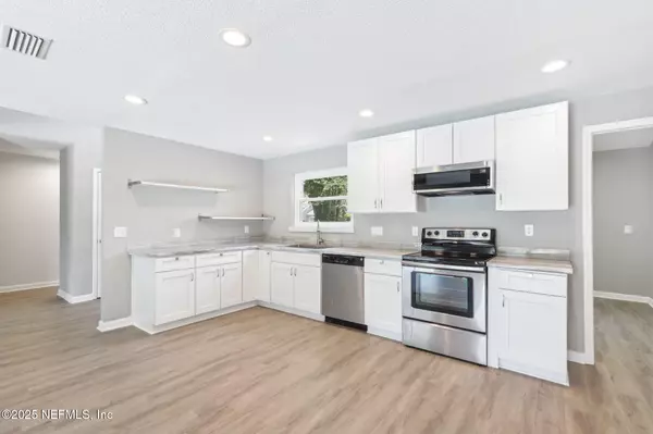 Jacksonville, FL 32216,7086 HOLIDAY HILL CT