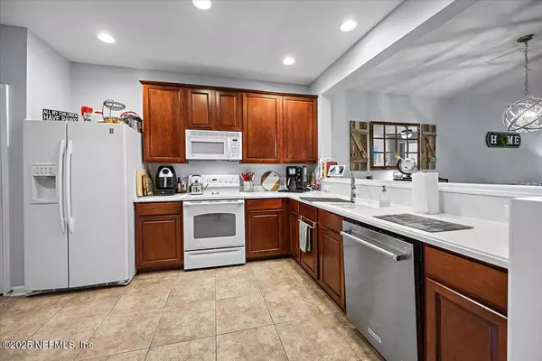 Jacksonville, FL 32224,13529 STONE POND DR