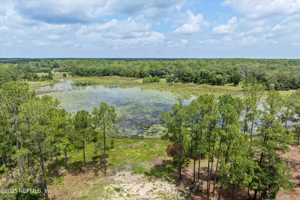 319 LAKE COMO DR, Pomona Park, FL 32181