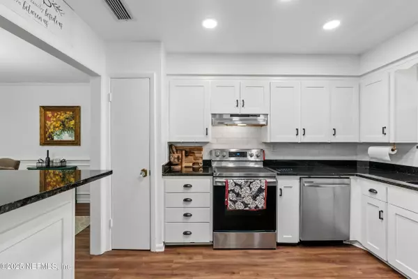 Jacksonville, FL 32210,4242 ORTEGA BLVD #20