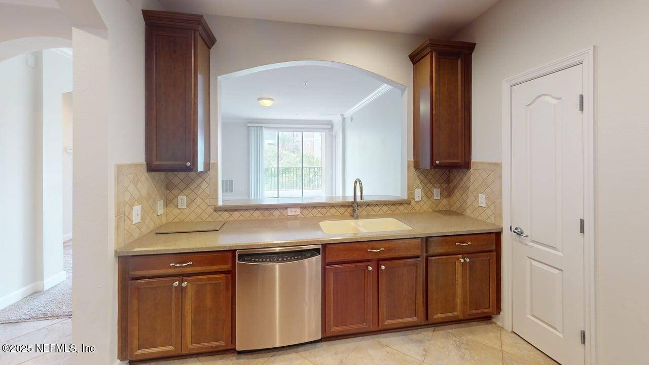 Jacksonville, FL 32216,4480 DEERWOOD LAKE Pkwy #633