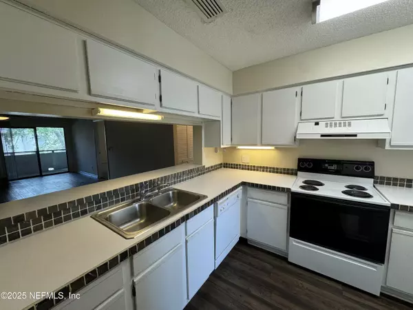 Jacksonville, FL 32210,5615 SAN JUAN AVE #112