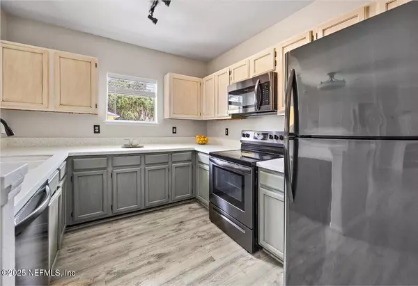 Jacksonville Beach, FL 32250,1800 THE GREENS WAY #406