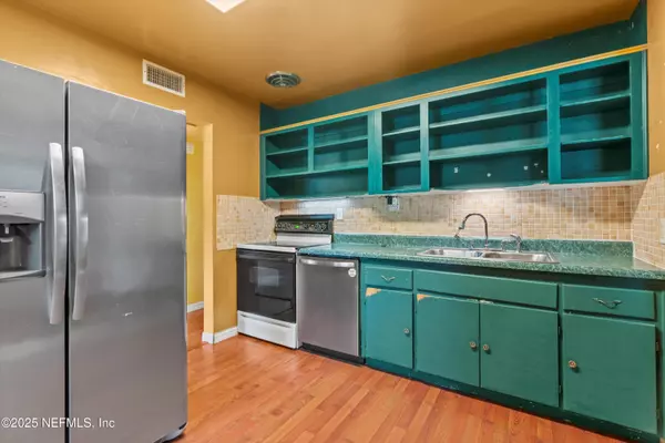 Jacksonville, FL 32277,2870 YELLOW PINE DR