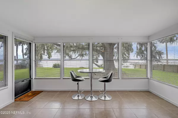 Crescent City, FL 32112,102 N SHORE LN