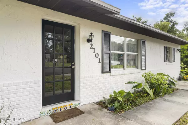 2101 ALMOND ST, Orange City, FL 32763