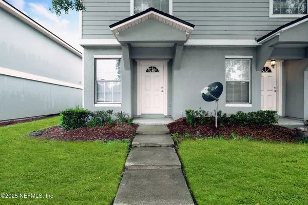 8446 MCGIRTS VILLAGE LN, Jacksonville, FL 32210