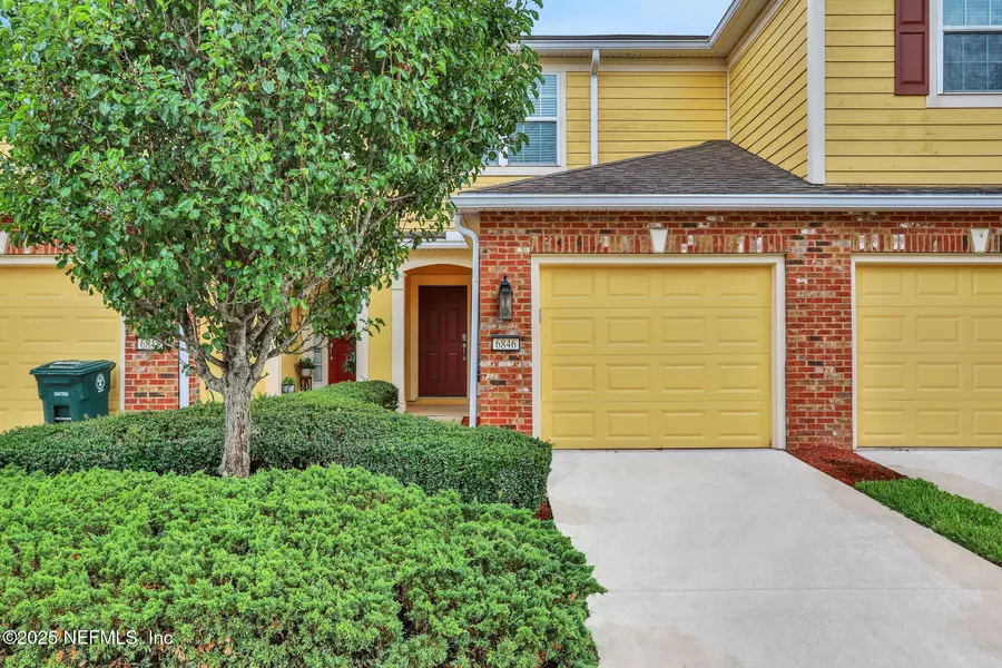 6846 ROUNDLEAF DR, Jacksonville, FL 32258