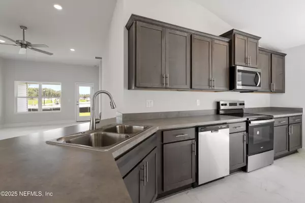 Jacksonville, FL 32219,8370 HELMSLEY BLVD