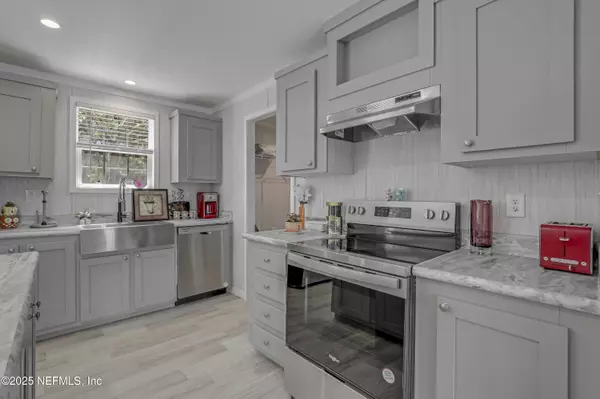 Interlachen, FL 32148,606 O FARRELL AVE