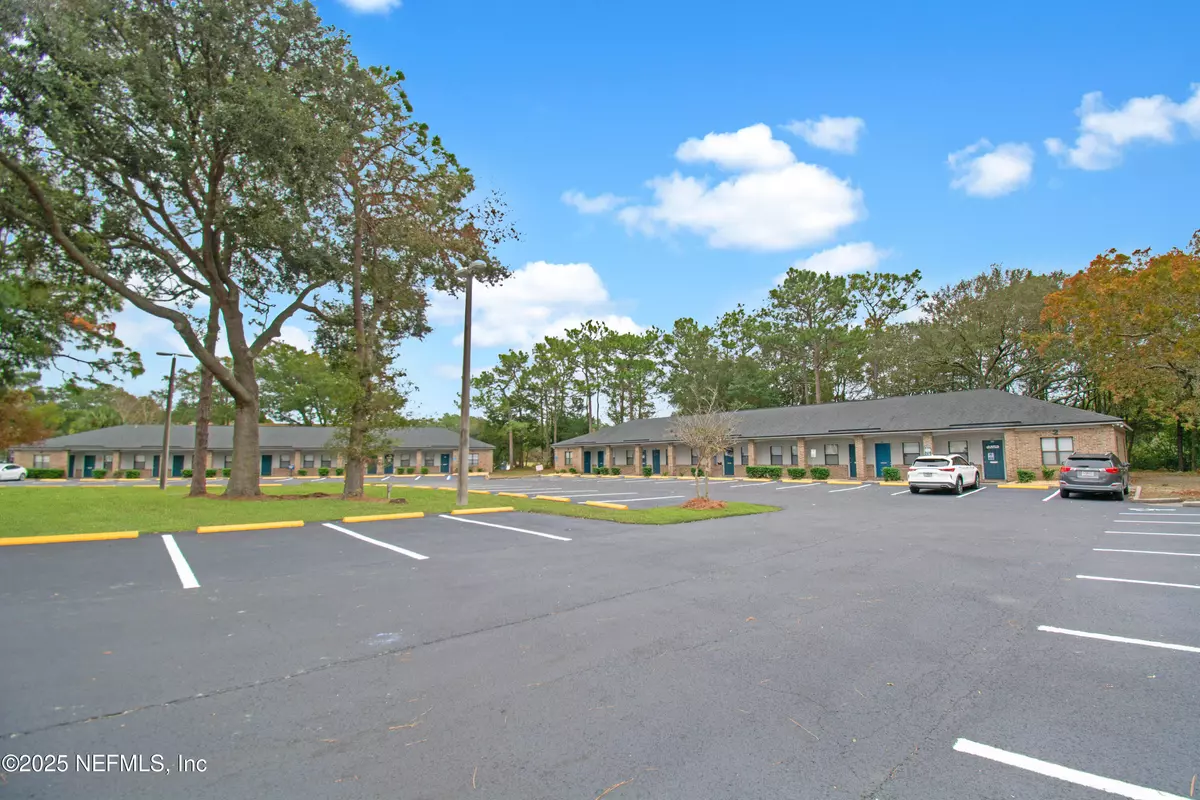 Jacksonville, FL 32218,550 N BALMORAL CIR #300 BUILDING