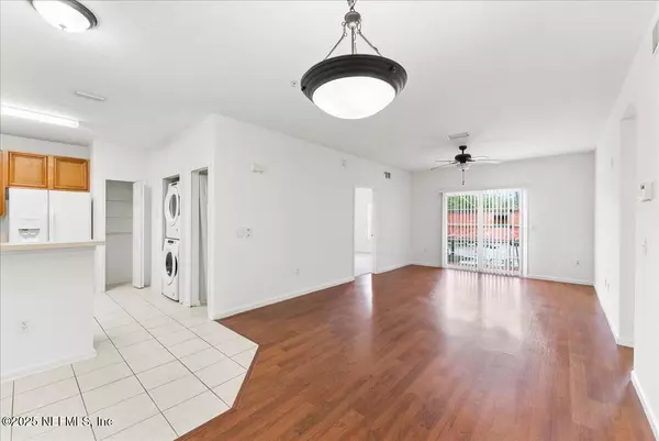 Jacksonville, FL 32256,8215 GREEN PARROT RD #207
