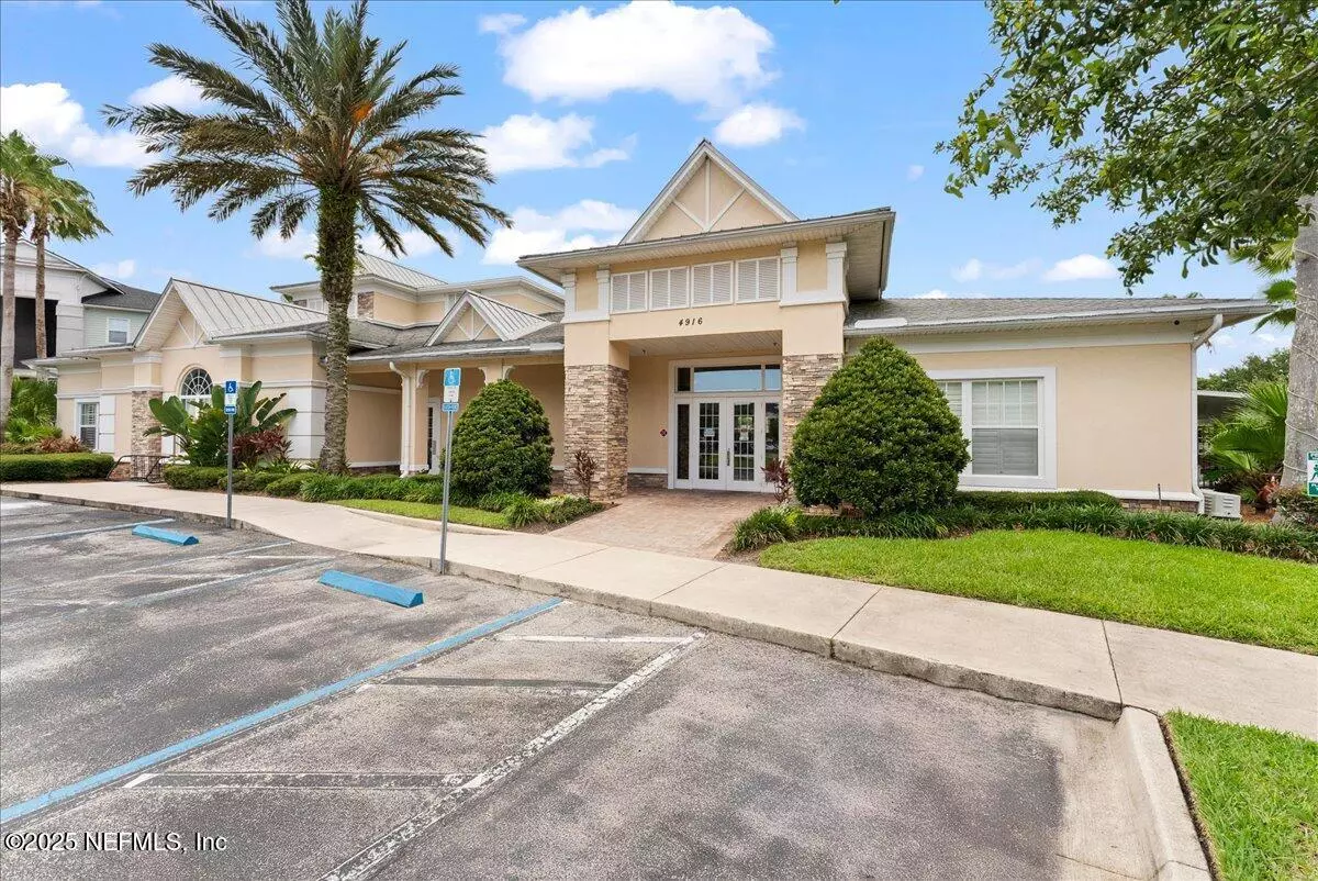 Jacksonville, FL 32256,8215 GREEN PARROT RD #207