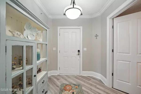 Jacksonville Beach, FL 32250,932 1ST ST N #301