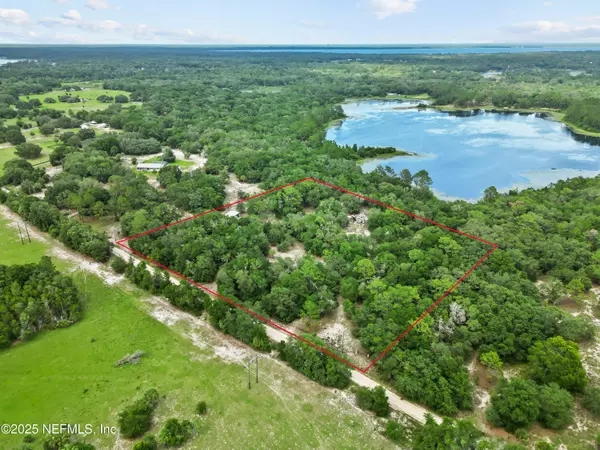 Pomona Park, FL 32181,142 PORPOISE RD
