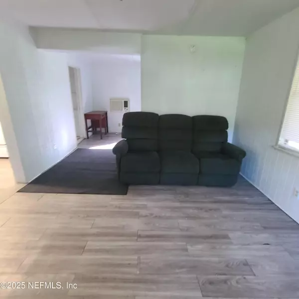 Bunnell, FL 32110,1420 LAKE DISSTON DR #B