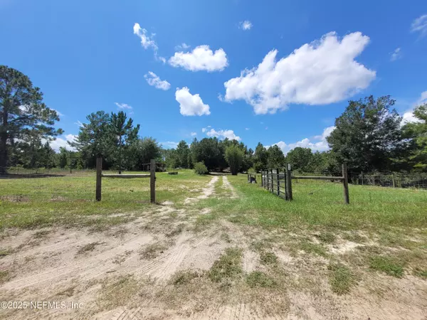 215 COCONUT ST, Pomona Park, FL 32181