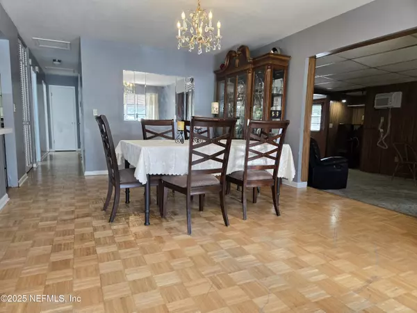 Jacksonville, FL 32221,7717 KNOLL DR N