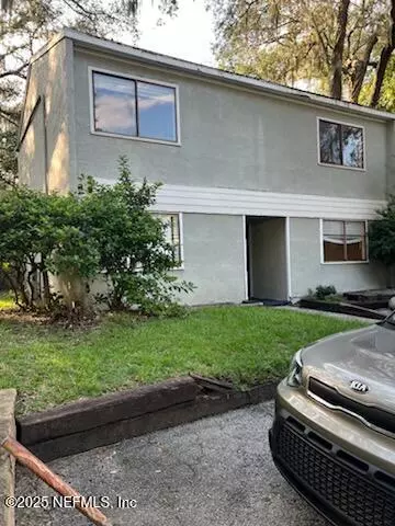 714 OAKS MANOR CT #M3-2, Jacksonville, FL 32211