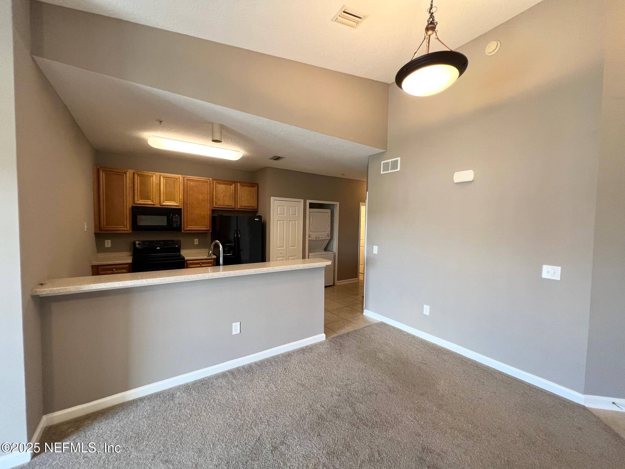 Jacksonville, FL 32256,8210 GREEN PARROT RD #305
