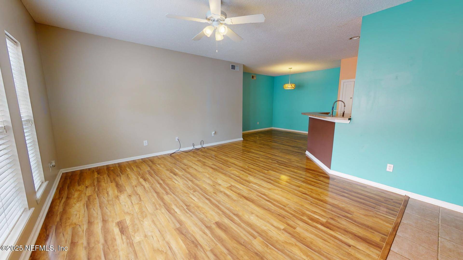 Jacksonville Beach, FL 32250,211 E JARDIN DE MER PL #211