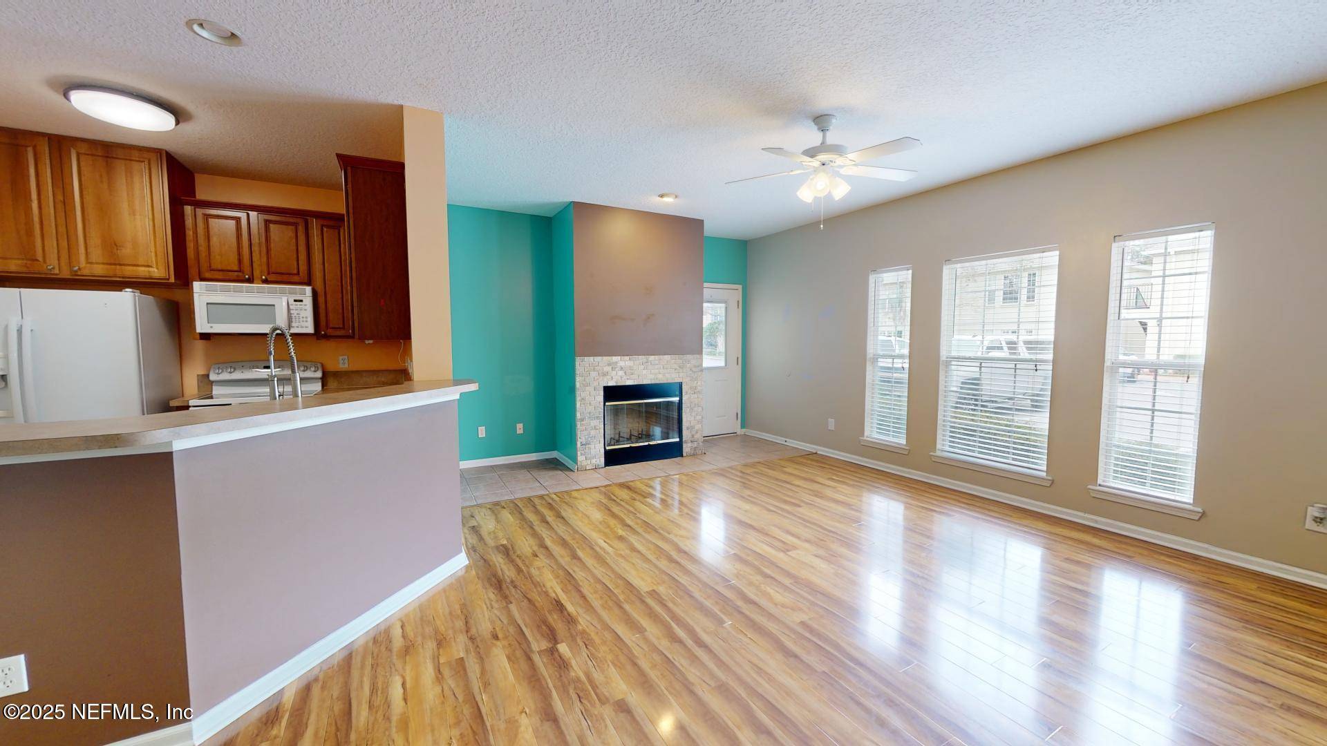 Jacksonville Beach, FL 32250,211 E JARDIN DE MER PL #211